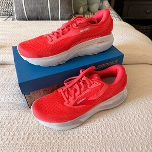 Brand new! Brooks Adrenaline size 8.5